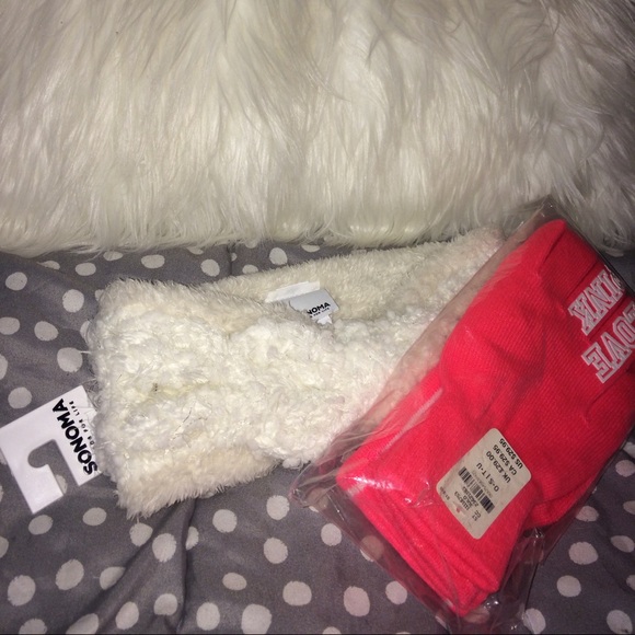 PINK & Sonoma Winter Headbands and PINK Gloves!❄️ - Picture 3 of 4